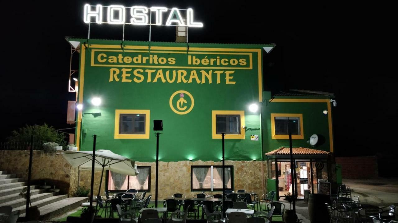 Hostal Catedritos Ibericos A-5 Km 154 A 5 Km De Oropesa A 1 Km De Herreruela De Oropesa Exteriör bild